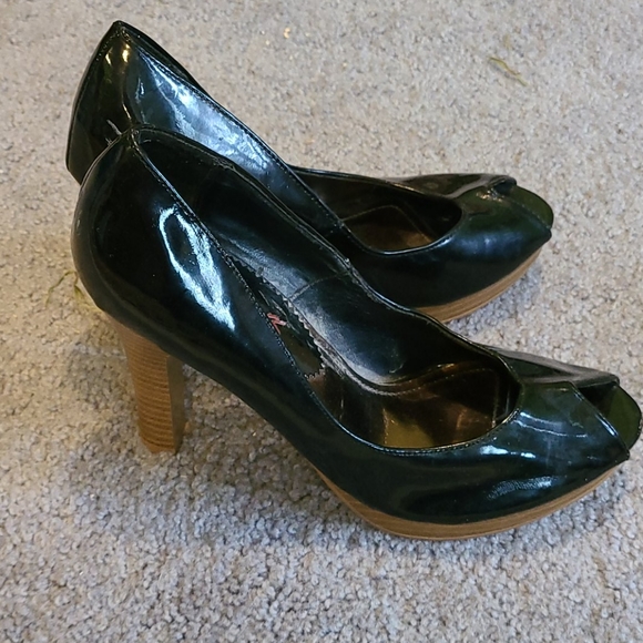 Shoes - Picture 2 of 3